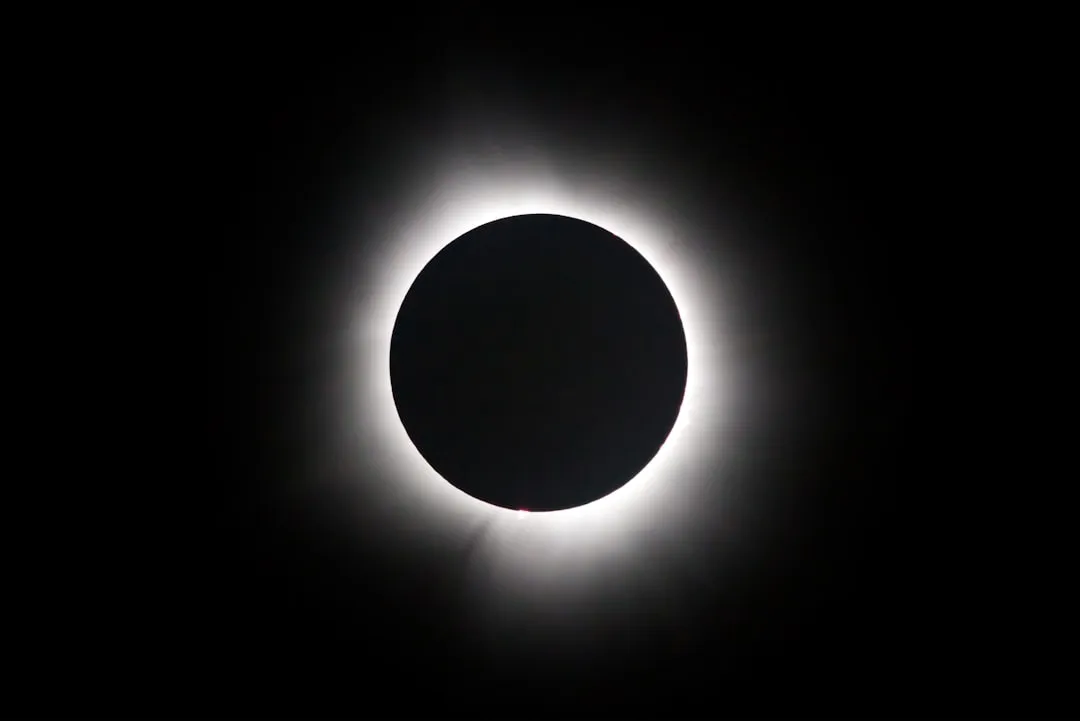 Arte indígena representando jaguar devorando o sol durante eclipse
