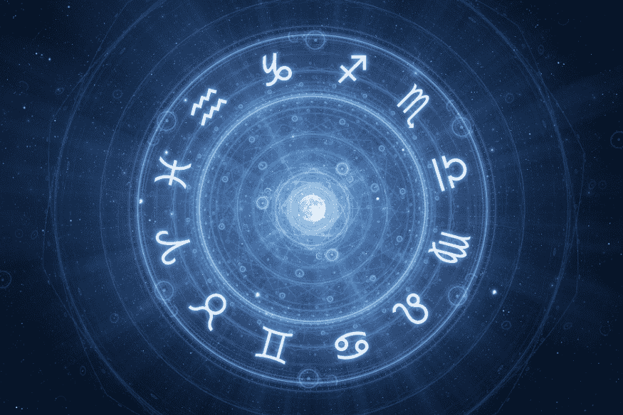 Círculo com todos os signos do zodíaco, lua ao centro e universo ao fundo, ilustrando conceitos visuais associados à astrologia.