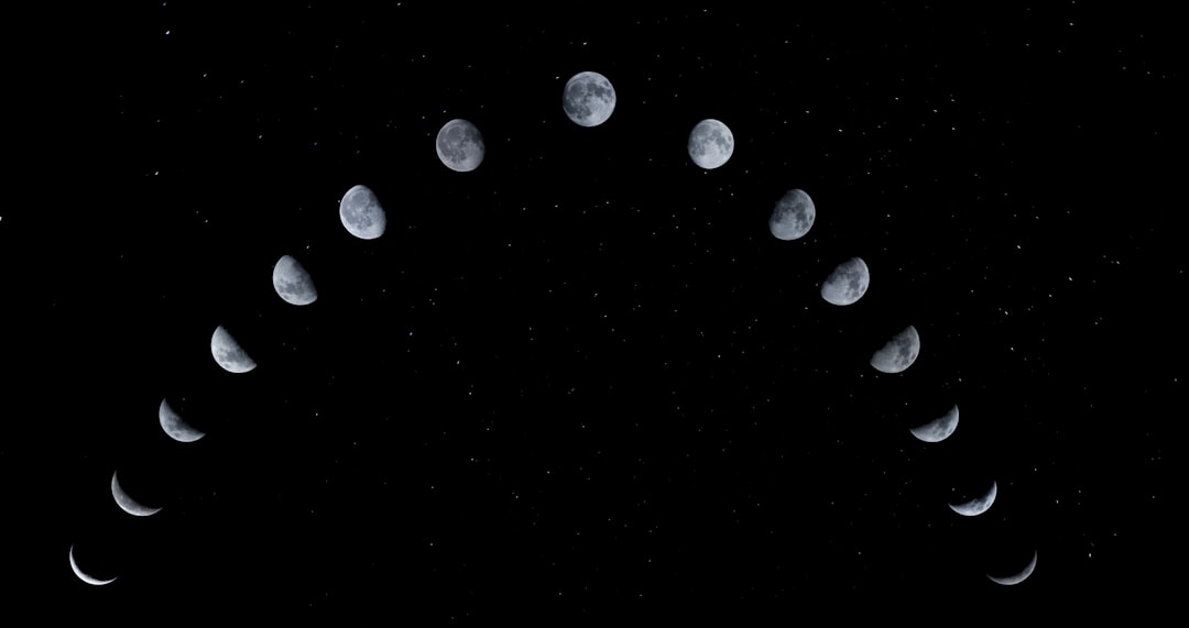 Calendário das fases da lua mostrando os melhores períodos para observação