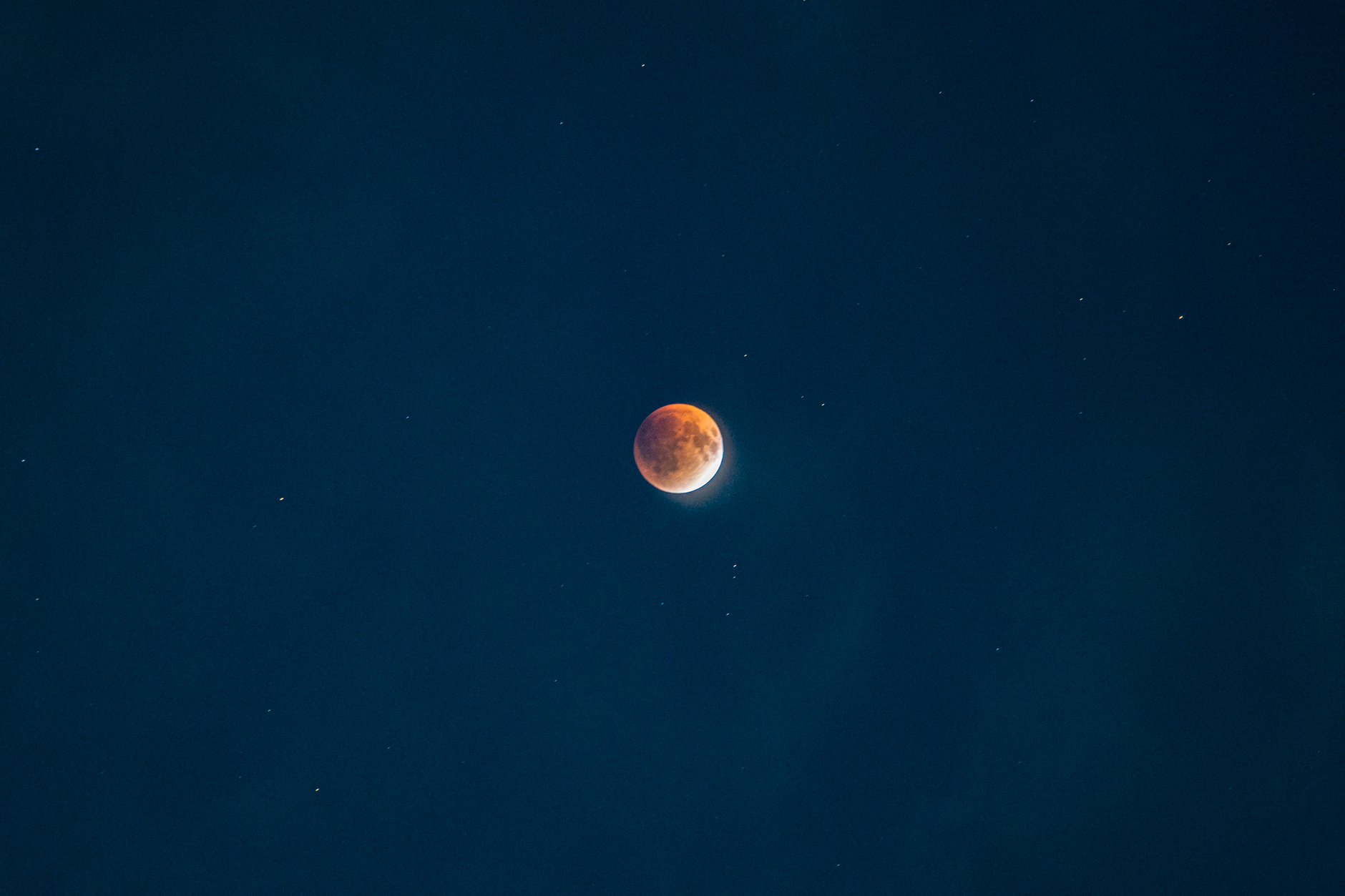 Como a Lua Afeta o Comportamento Humano Durante Eclipses