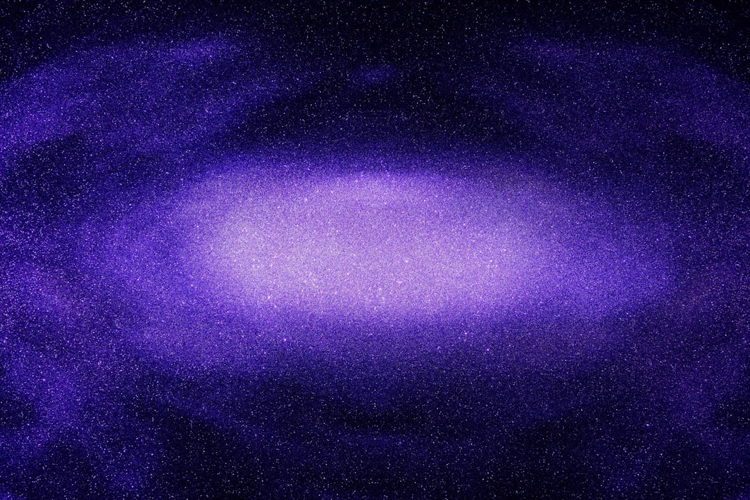 Supernova tipo Ia brilhando em uma galáxia distante