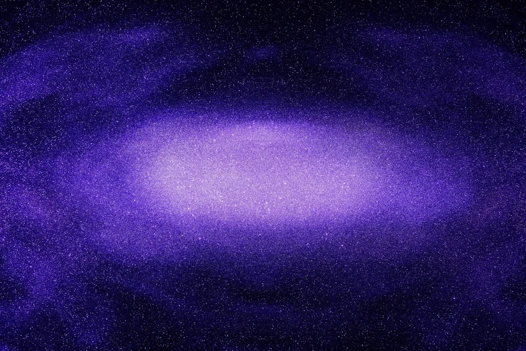 Supernova tipo Ia brilhando em uma galáxia distante