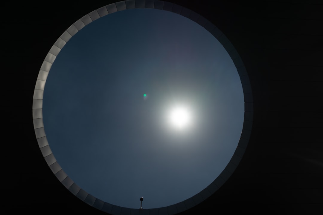 Filtro solar instalado em telescopio para observacao segura