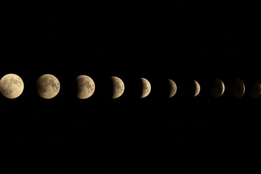 Sequência das fases da Lua em fundo preto, mostrando a transição da Lua mais iluminada para o crescente fino.