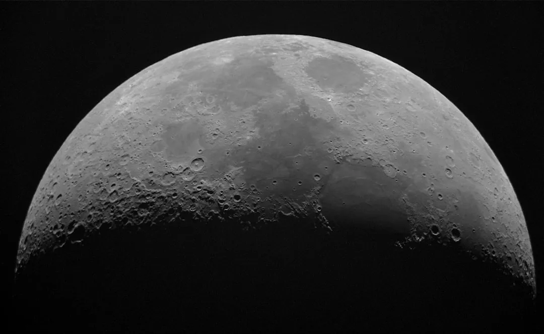 Ciclo completo das fases da lua mostrando as oito principais etapas