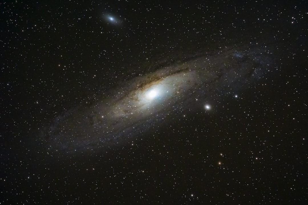 Galáxia de Andrômeda fotografada com telescópio amador