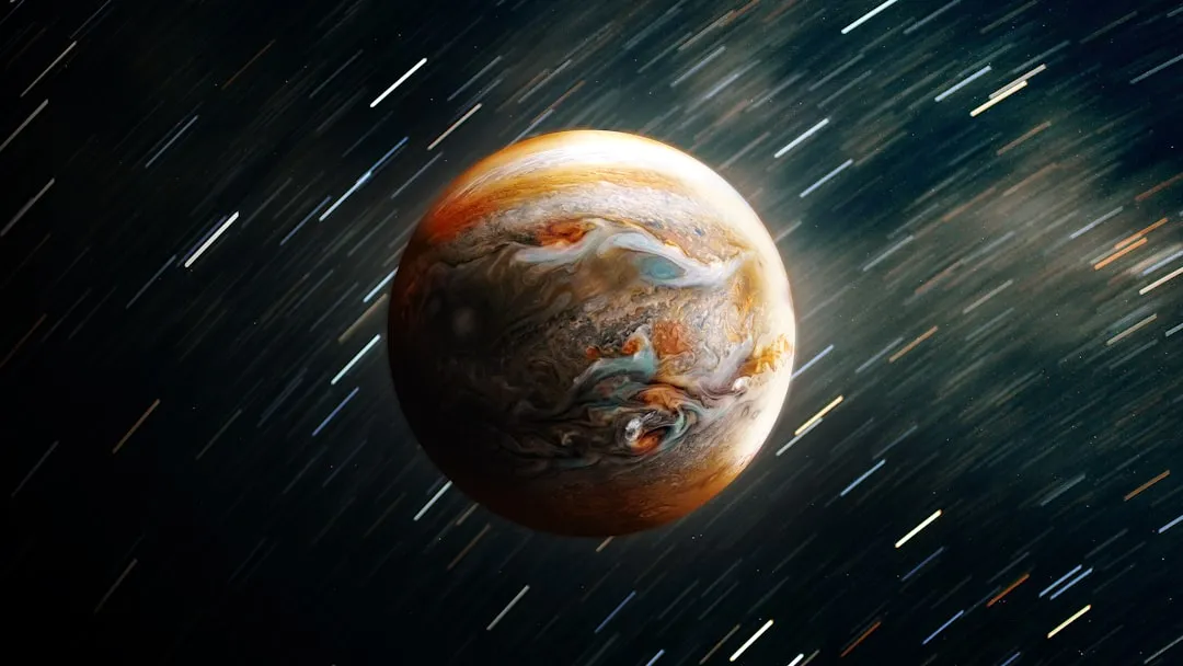 Detalhe das nuvens coloridas e tempestades na atmosfera de Júpiter vistas pela missão Juno
