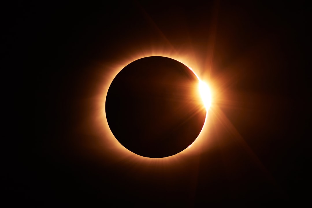 Protuberancias solares em imagem capturada com filtro H-alfa
