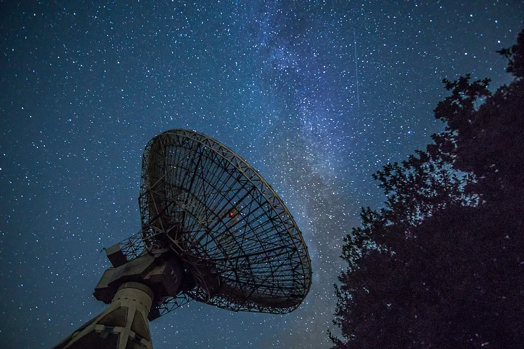 Telescópios Refletores vs Refratores: Qual Escolher para Começar na Astronomia