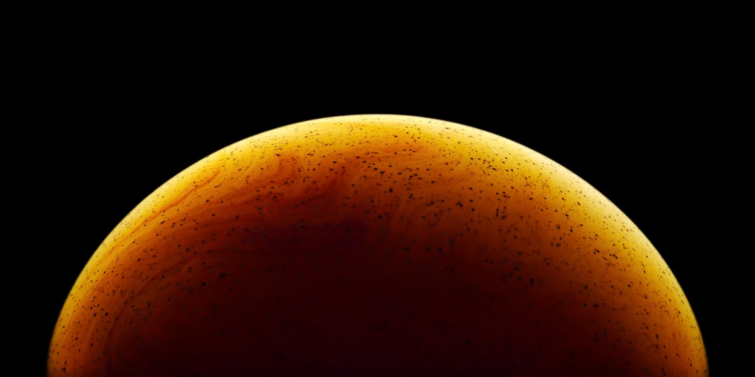 Observando Vênus através de um telescópio com as fases visíveis