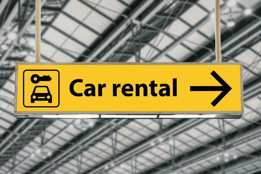 Placa de sinalização de aluguel de carros em aeroporto internacional