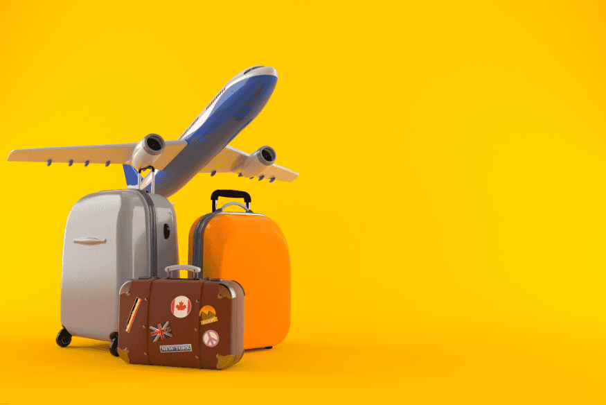 Três malas de viagem com avião em fundo amarelo