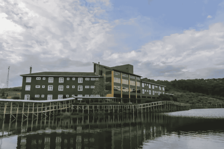Fachada do Cambará Eco Hotel à beira de lago em Cambará do Sul, Rio Grande do Sul