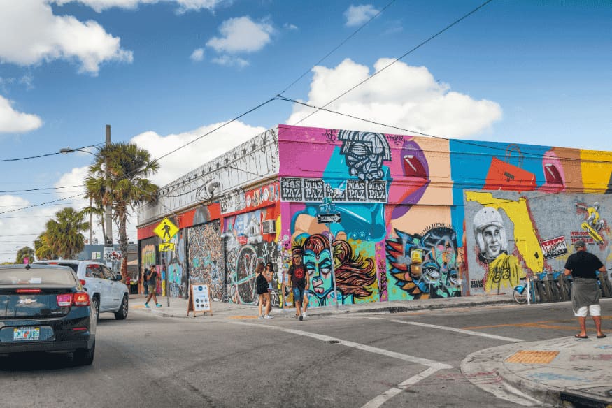 Arte de rua colorida nos muros do bairro Wynwood, em Miami