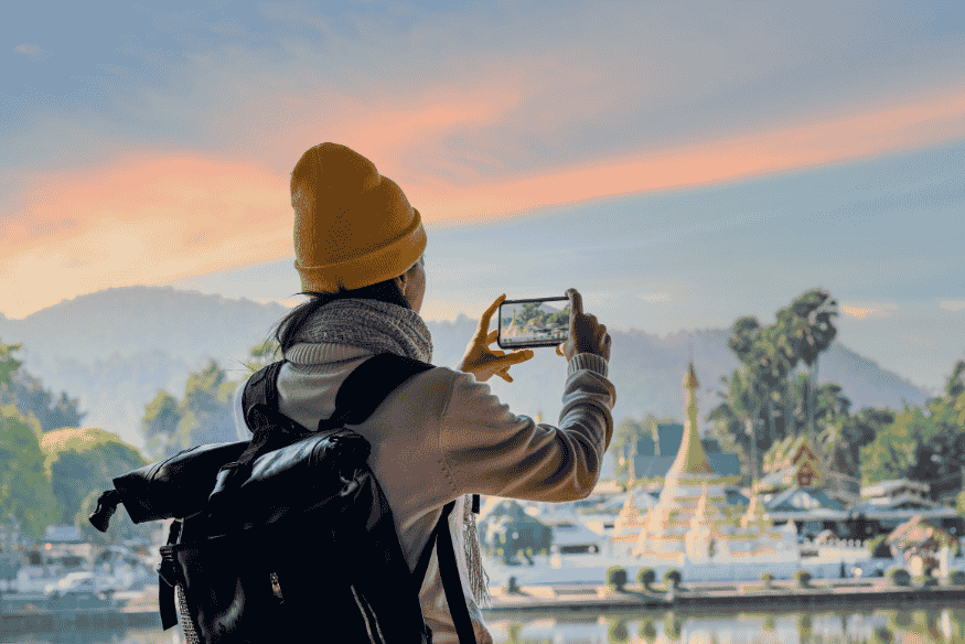 O Google Maps permite salvar rotas personalizadas e acessá-las offline durante sua viagem.