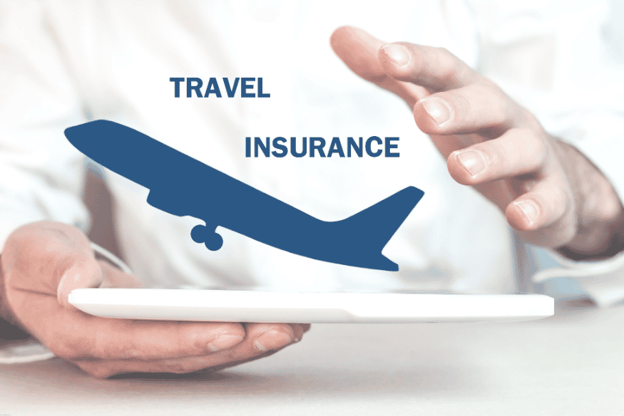 Mãos segurando tablet com ícone de avião e texto "Travel Insurance"