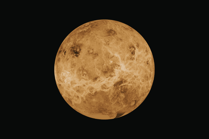 Planeta Vênus em destaque sobre fundo preto, com superfície em tons amarelados, representando a origem do nome do planeta inspirado na deusa romana Vênus.